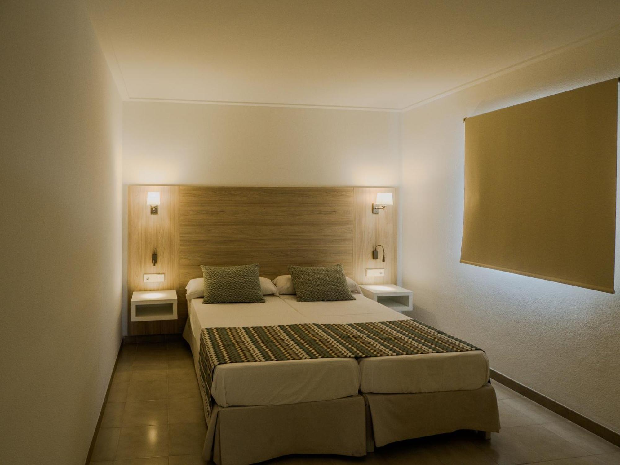 Apartamentos La Santa Maria Cala Millor  Ngoại thất bức ảnh